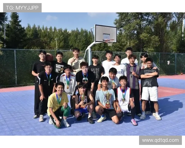 篮球点燃青春梦想奋勇拼搏展现团队精神与永不言败力量