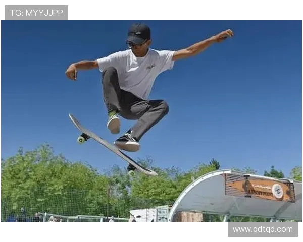 北京极限运动队在世界滑板锦标赛中以58分稳居积分榜首位